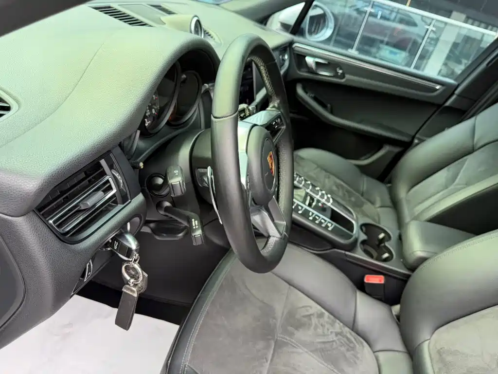 Porsche Macan — миниатюра 11