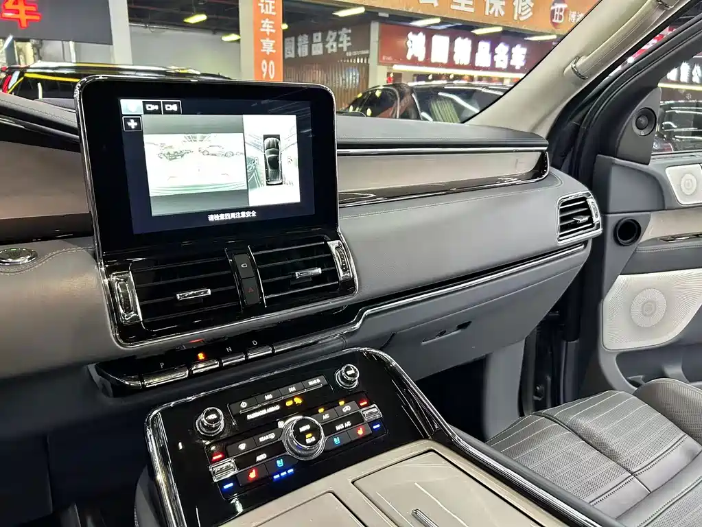 Lincoln Navigator — миниатюра 7
