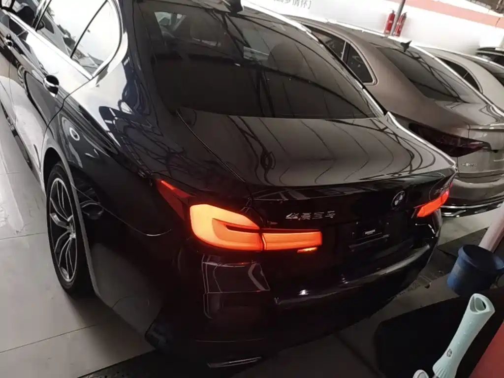 BMW 5 Series — миниатюра 6