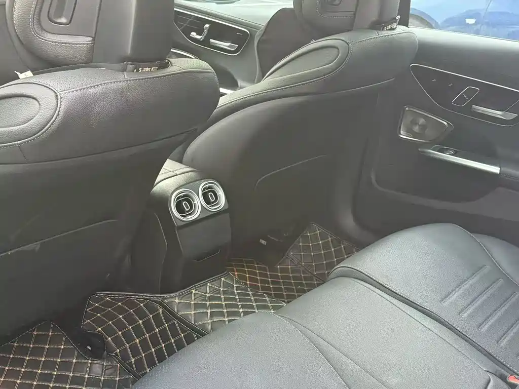 Mercedes-Benz C-Class — миниатюра 5