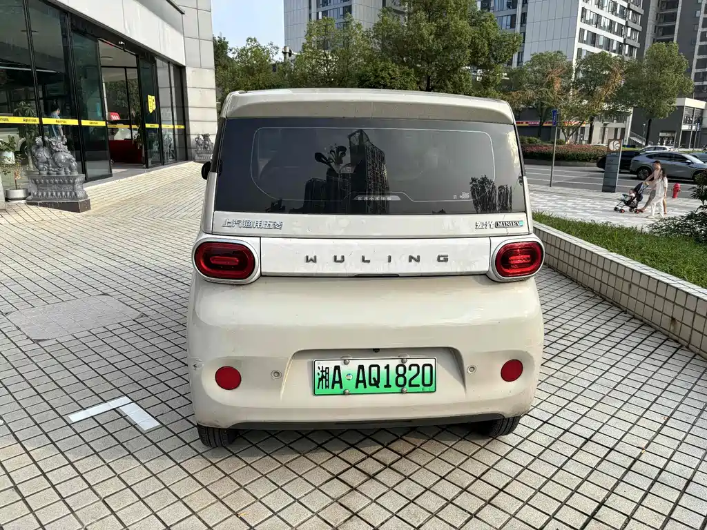 Wuling MINIEV — миниатюра 4