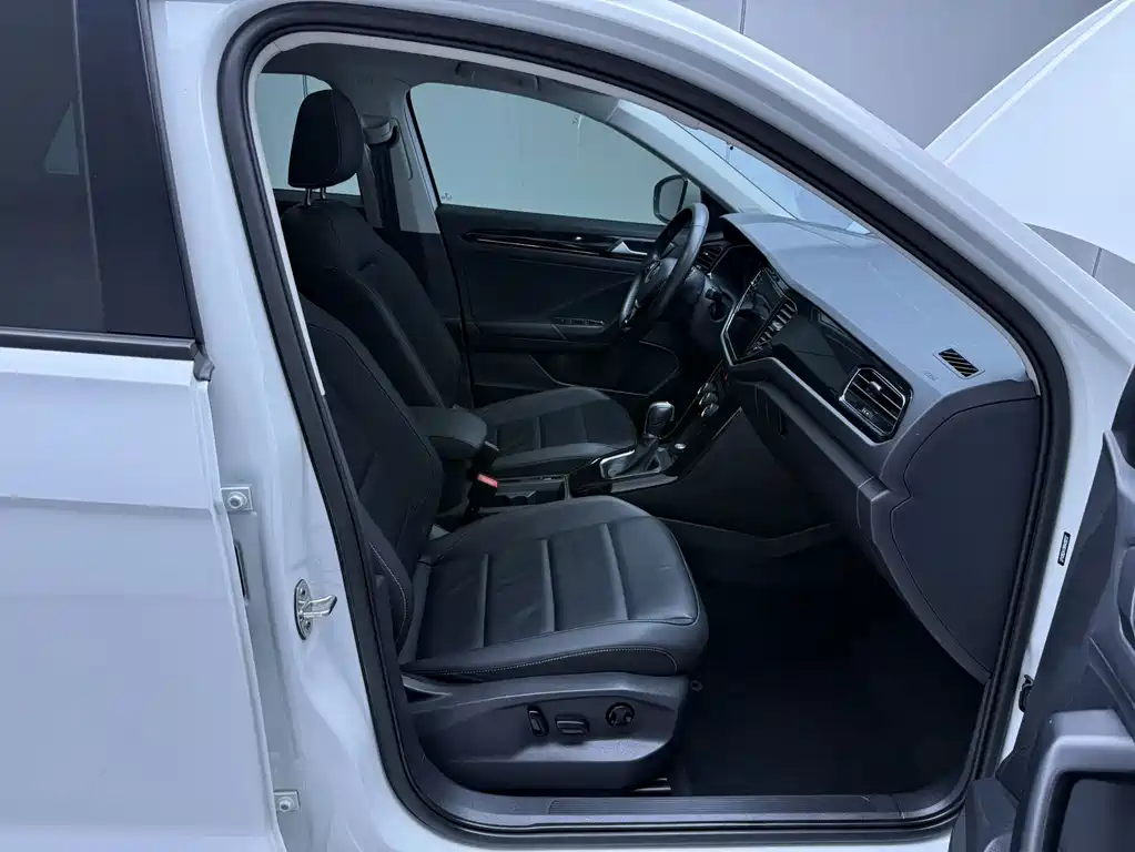Volkswagen T-Roc — миниатюра 21