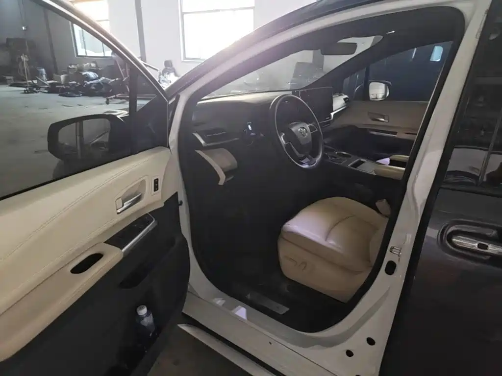 Toyota Granvia — миниатюра 16