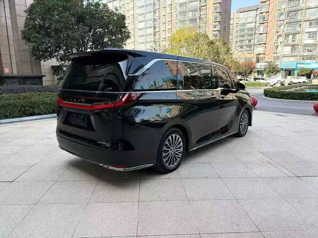 Lexus LM 2023 350h мест