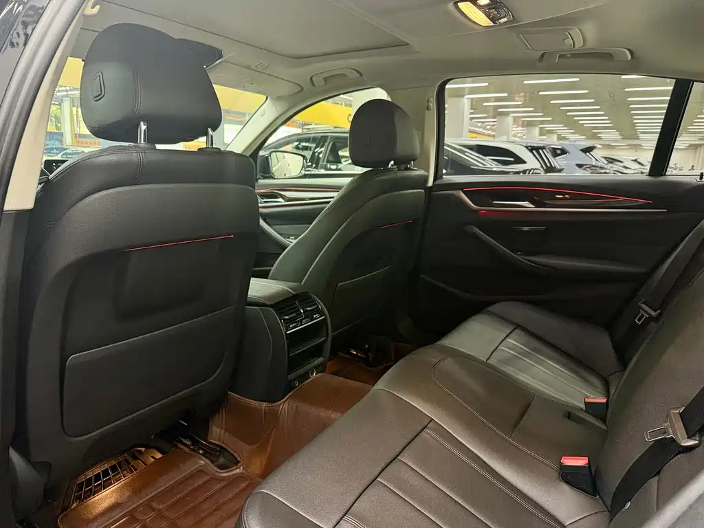 BMW 5 Series — миниатюра 10