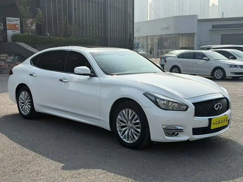 Infiniti Q70 — миниатюра 2
