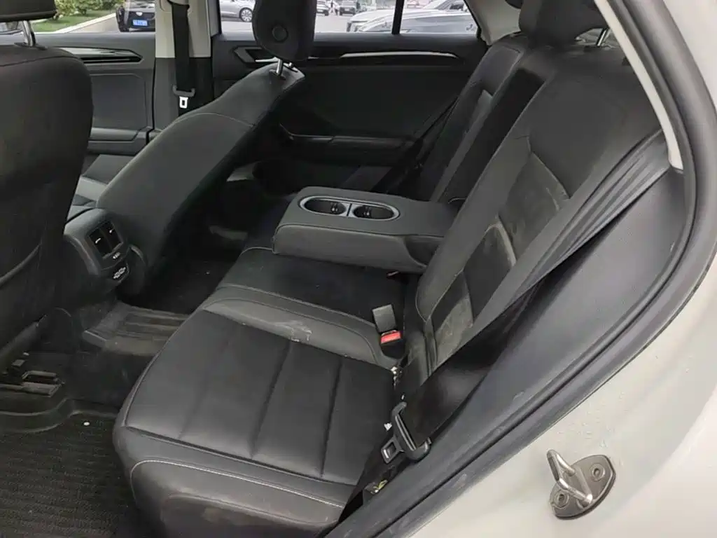 Volkswagen T-Roc — миниатюра 22