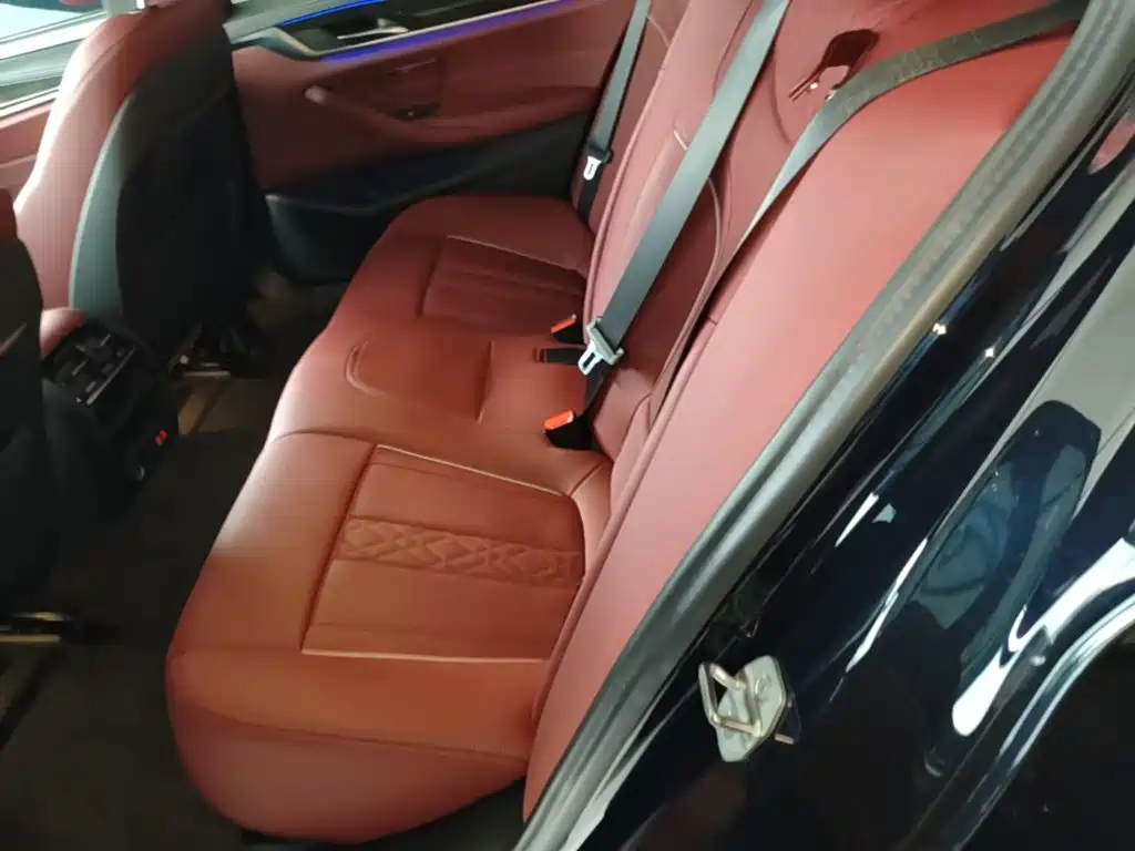 BMW 5 Series — миниатюра 17