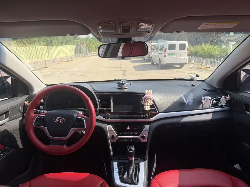 Hyundai Elantra — миниатюра 10