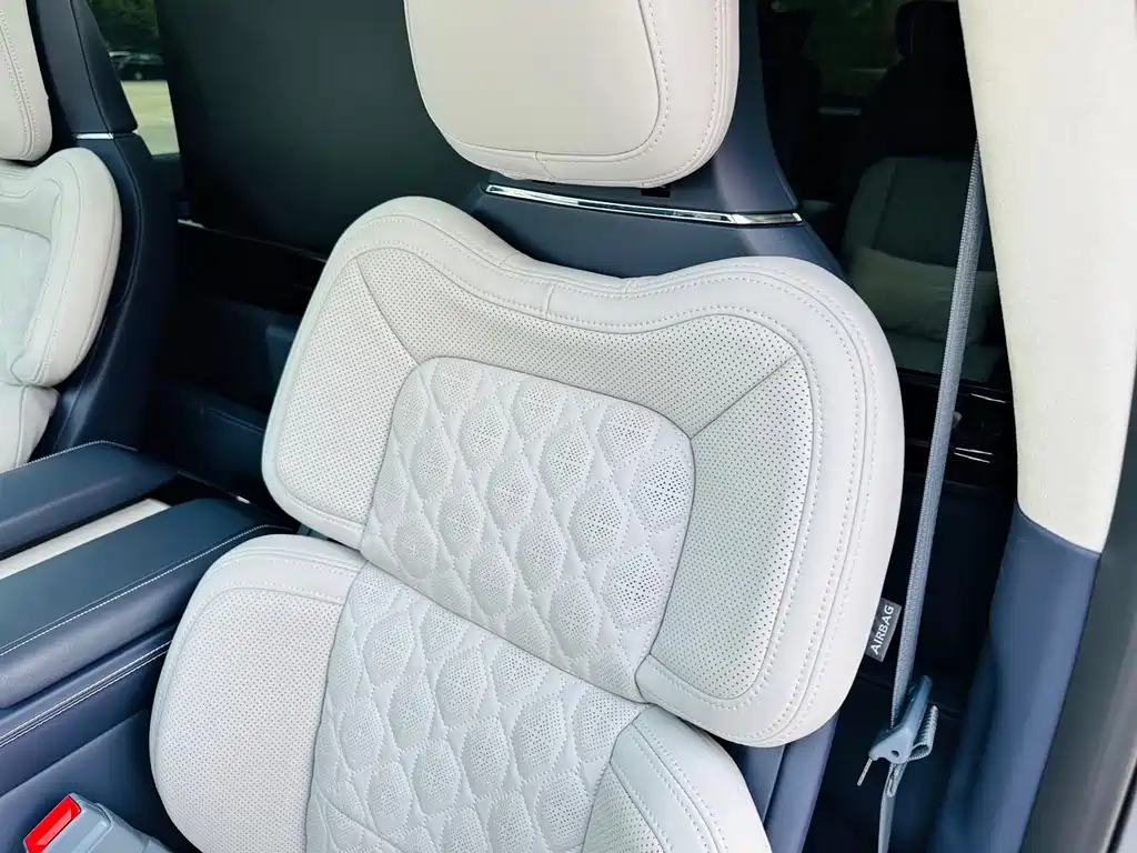 LINCOLN NAVIGATOR ONE