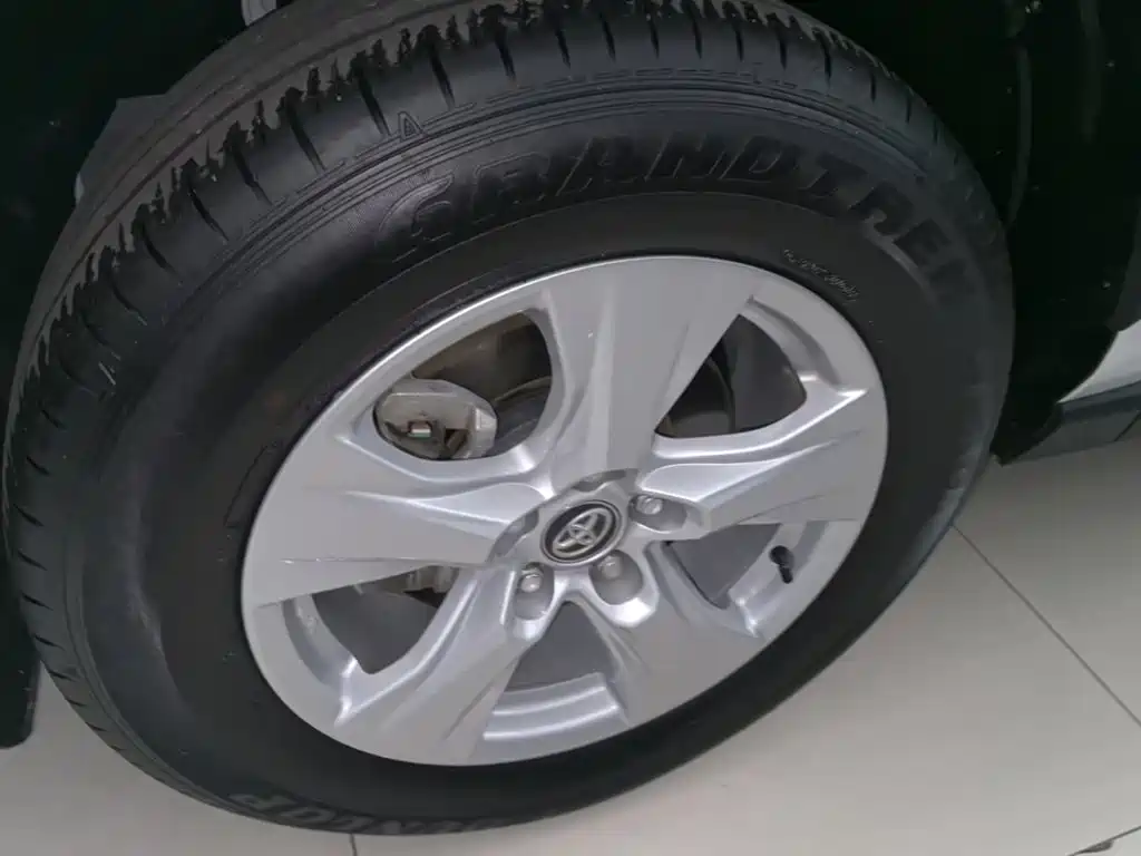 Toyota RAV4 — миниатюра 23