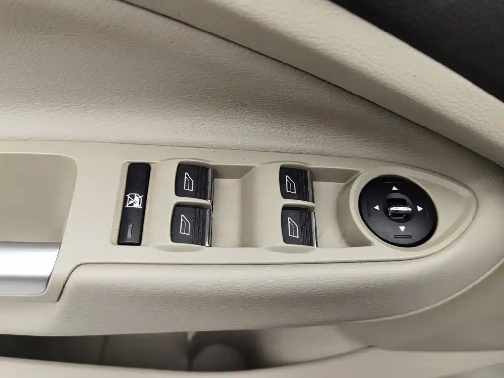 Ford Kuga — миниатюра 9