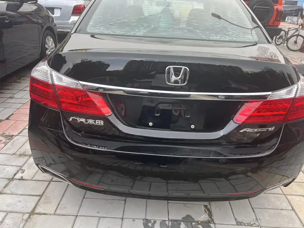 Honda Accord — миниатюра 12