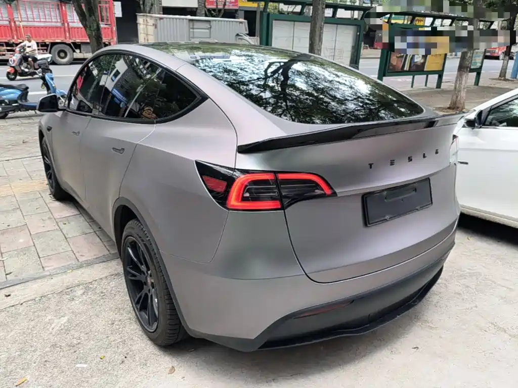 Tesla Model Y — миниатюра 5