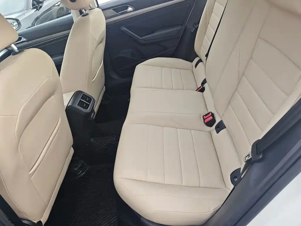Volkswagen Lavida — миниатюра 5
