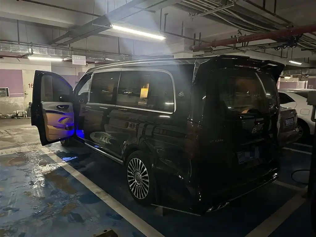 Mercedes-Benz Vito 2023 2.0T Elite 7 мест