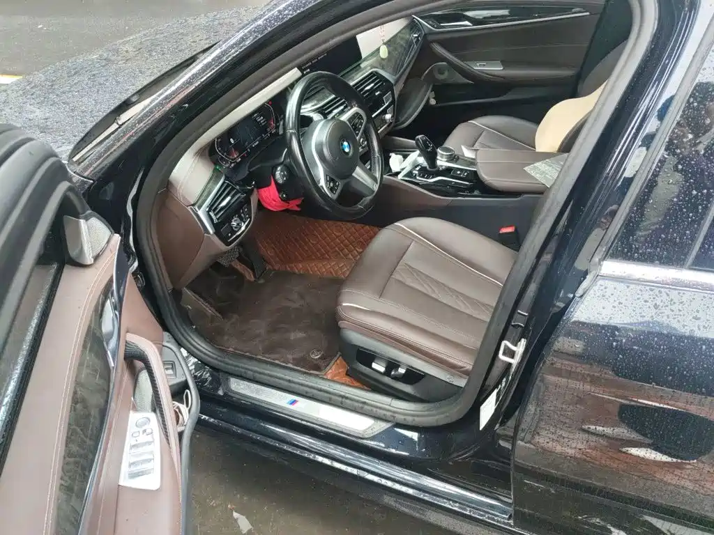 BMW 5 Series — миниатюра 8
