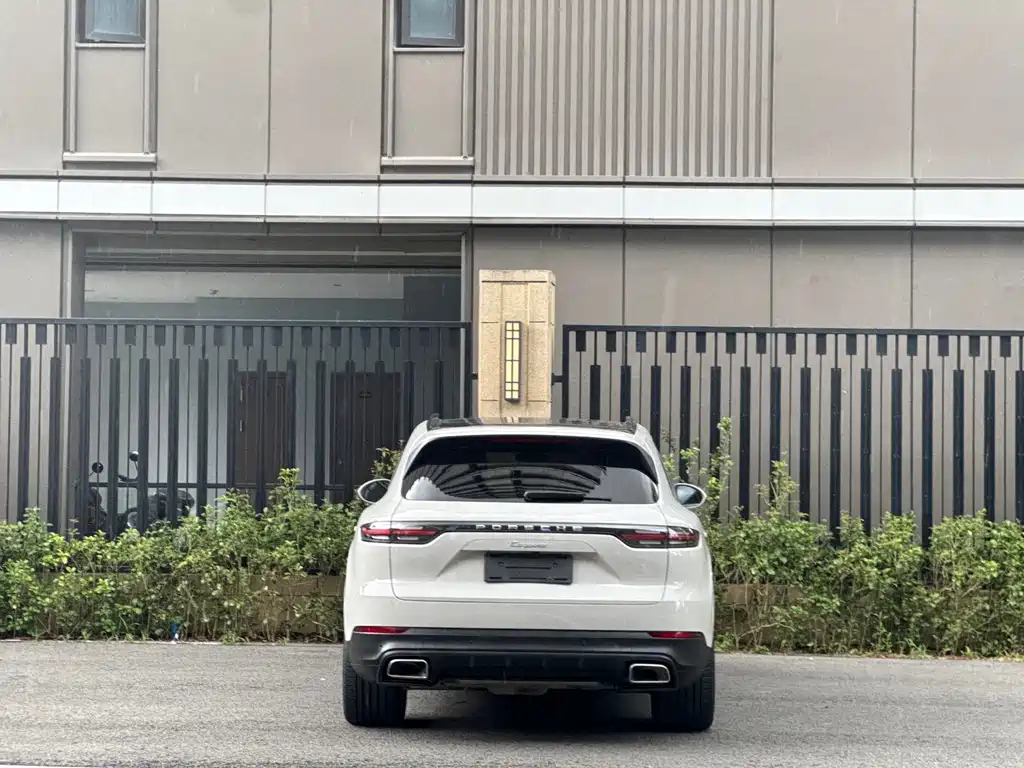 Porsche Cayenne — миниатюра 5