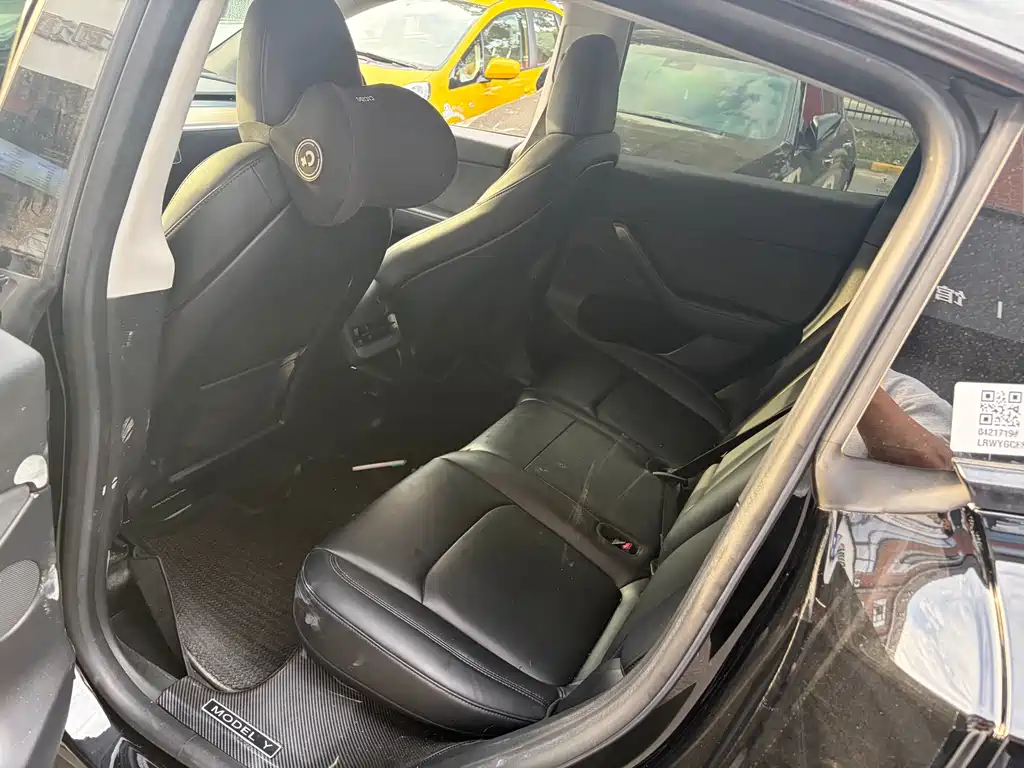 Tesla Model Y — миниатюра 3