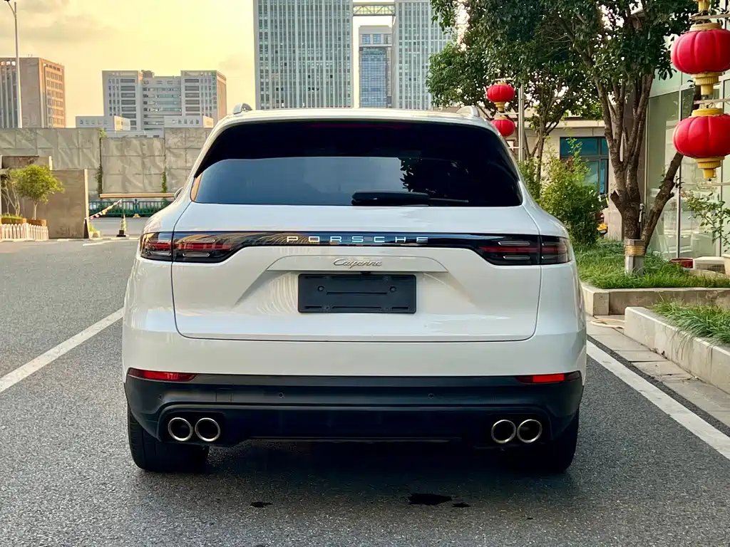 Porsche Cayenne — миниатюра 9