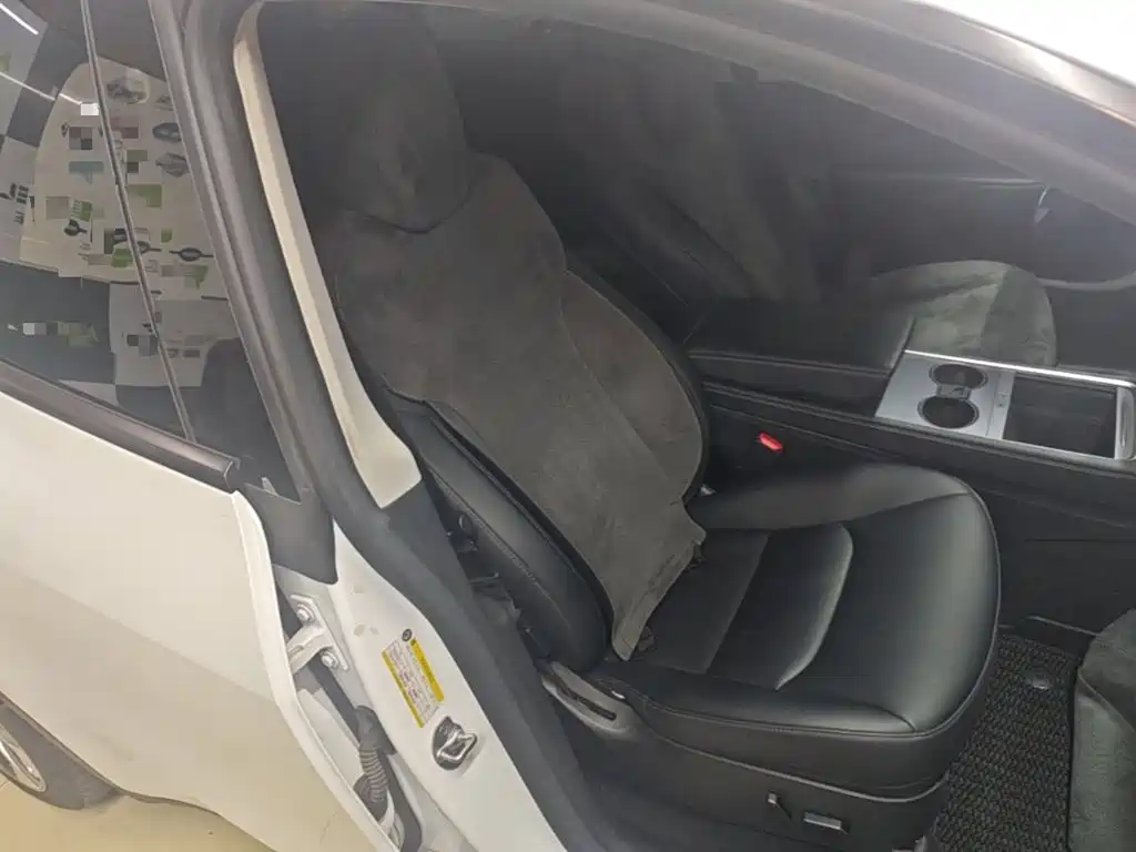 Tesla Model Y — миниатюра 25