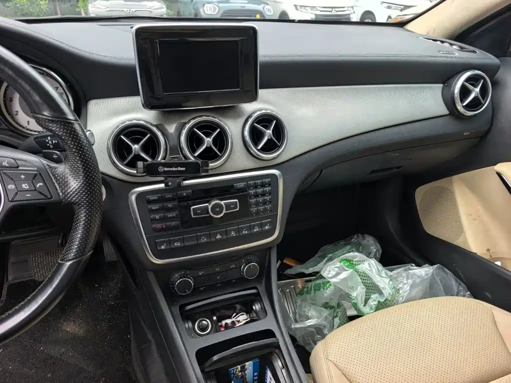 Mercedes-Benz GLA — миниатюра 12