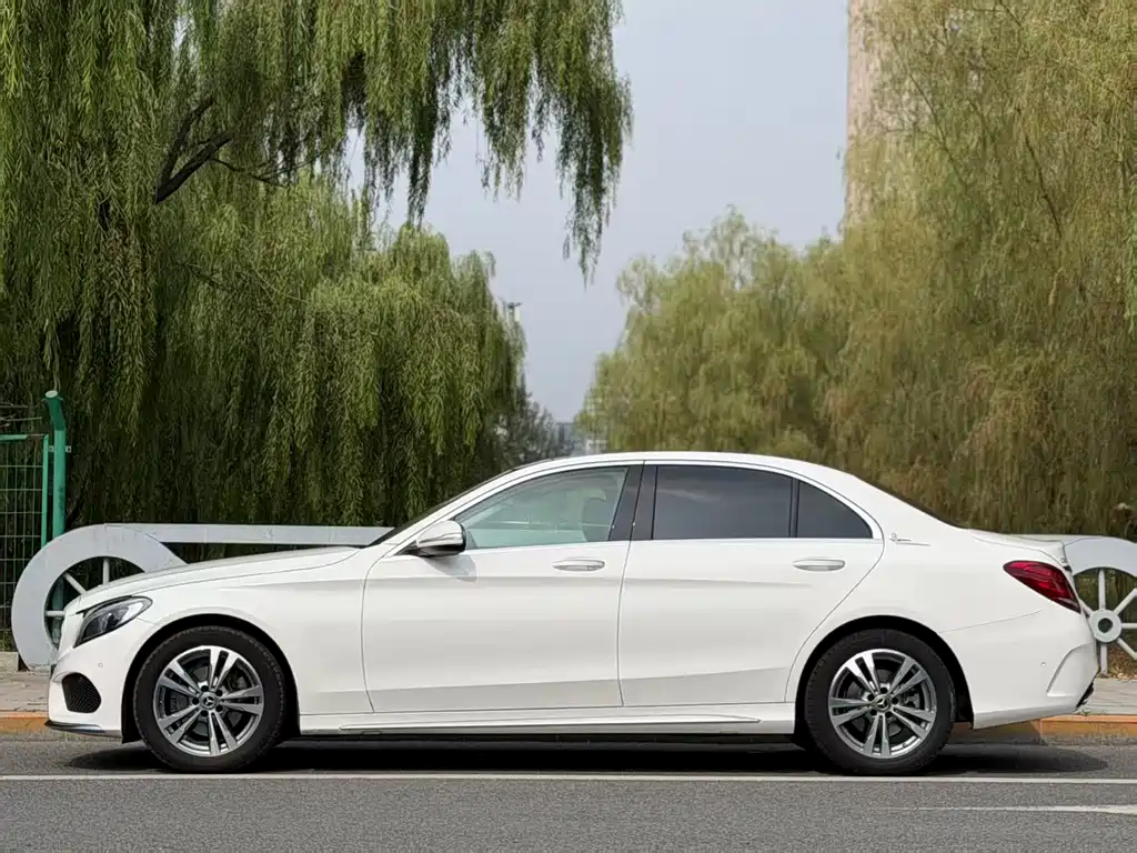 Mercedes-Benz C-Class — миниатюра 4