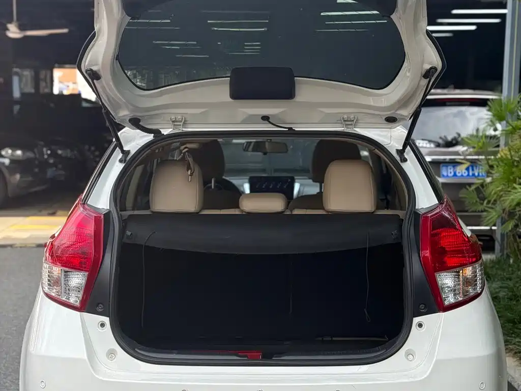 Toyota Yaris L — миниатюра 7