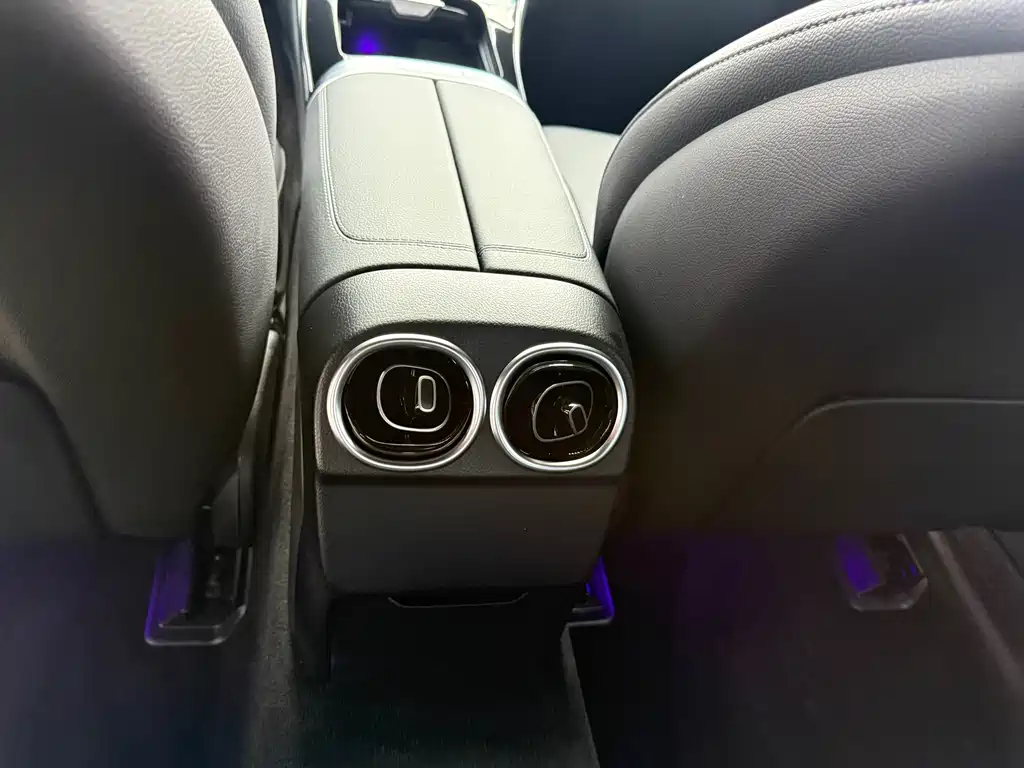 Mercedes-Benz C-Class — миниатюра 32