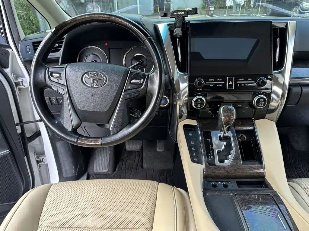 Toyota Vellfire — миниатюра 13