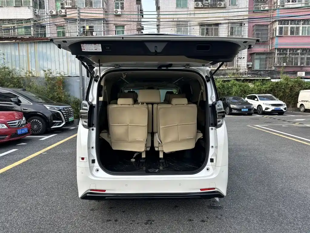 Toyota Vellfire — миниатюра 14