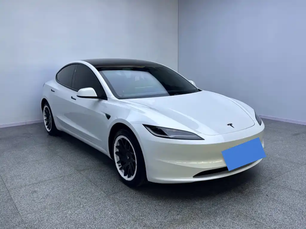 Tesla Model 3 — миниатюра 3