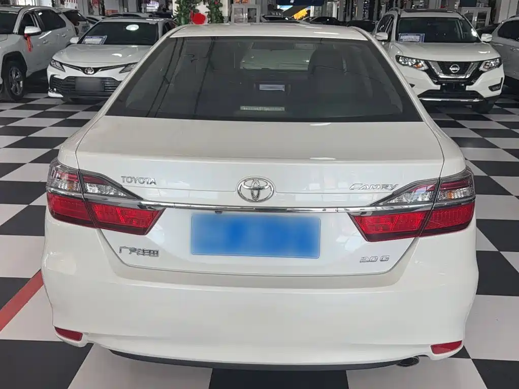 Toyota Camry — миниатюра 14