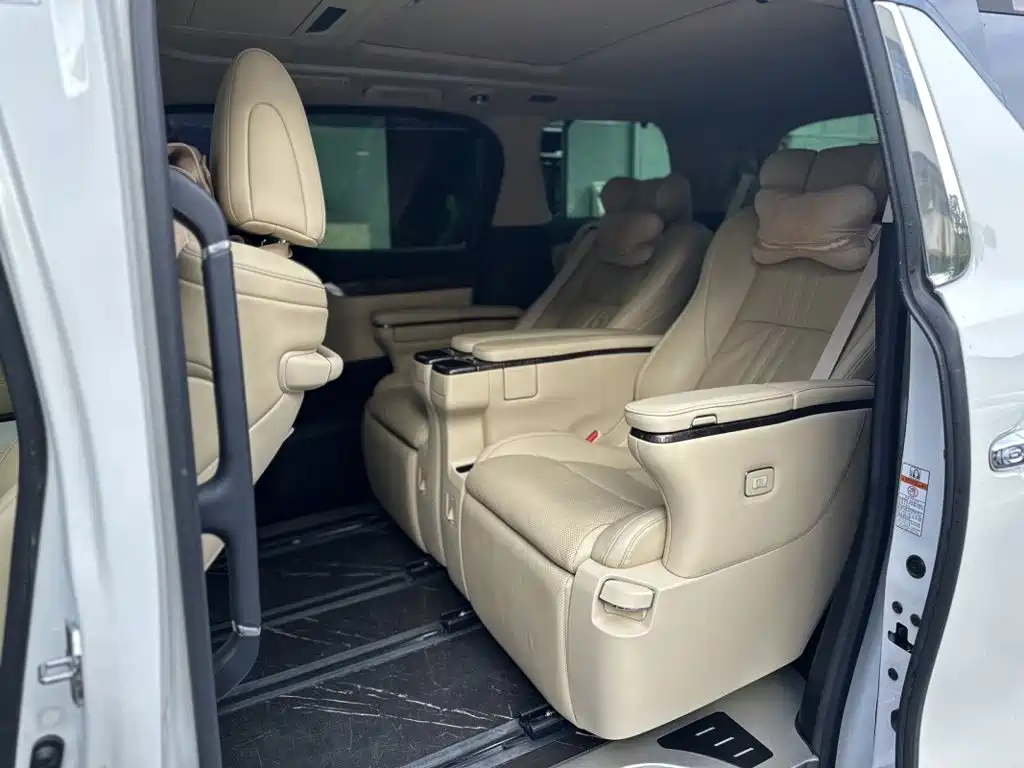 Toyota Vellfire — миниатюра 9