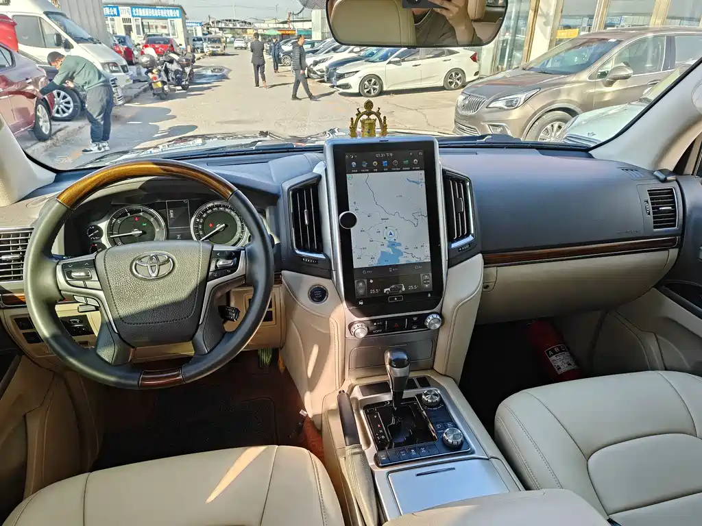 Toyota Land Cruiser 2018 5.7L XV-R