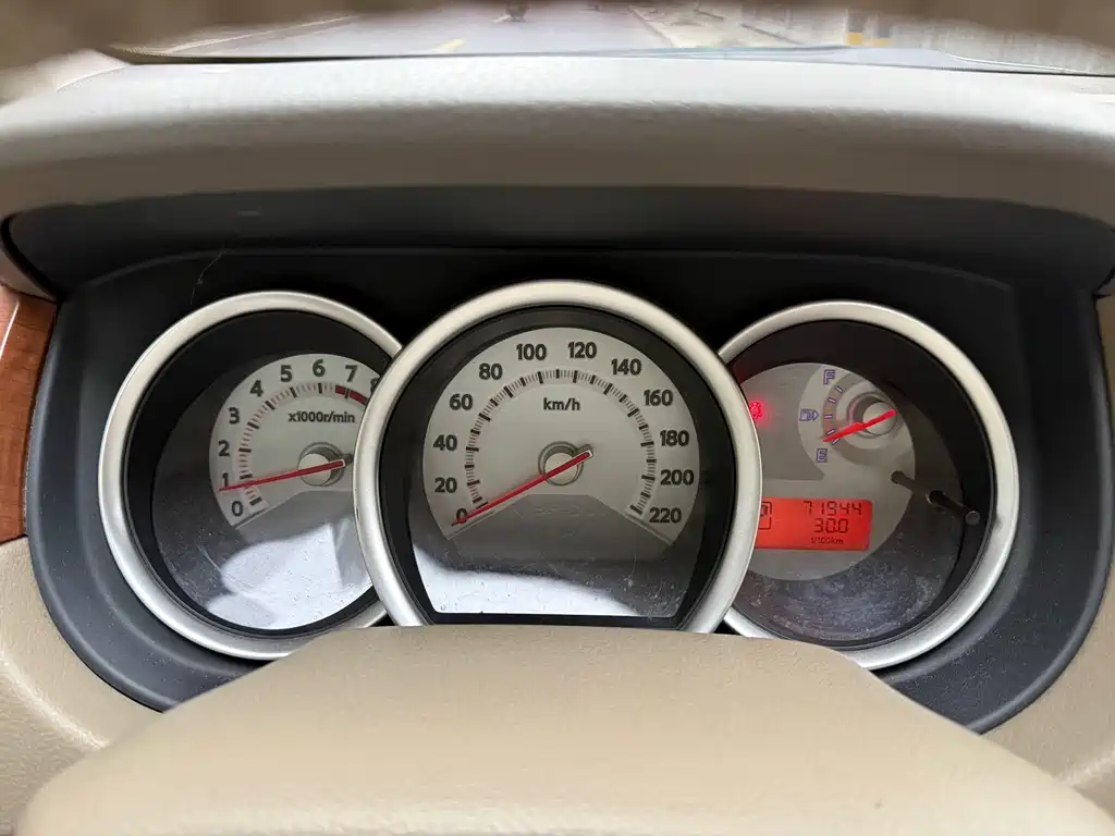Nissan Tiida 2009 1.6L AT