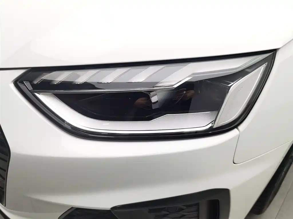 Audi A4L 2022 Белый из Китая