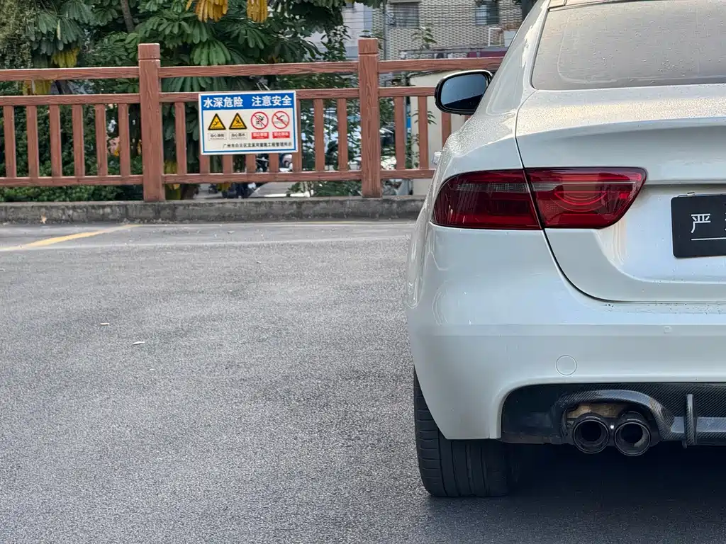 Jaguar XE — миниатюра 18