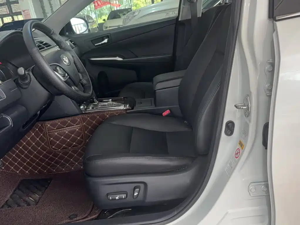 Toyota Camry — миниатюра 13