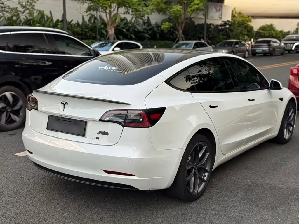 Tesla Model 3 — миниатюра 4
