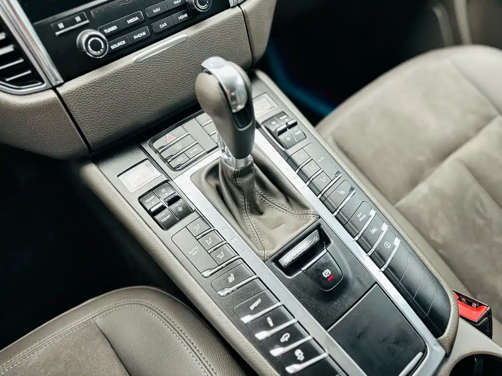 Porsche Macan — миниатюра 14