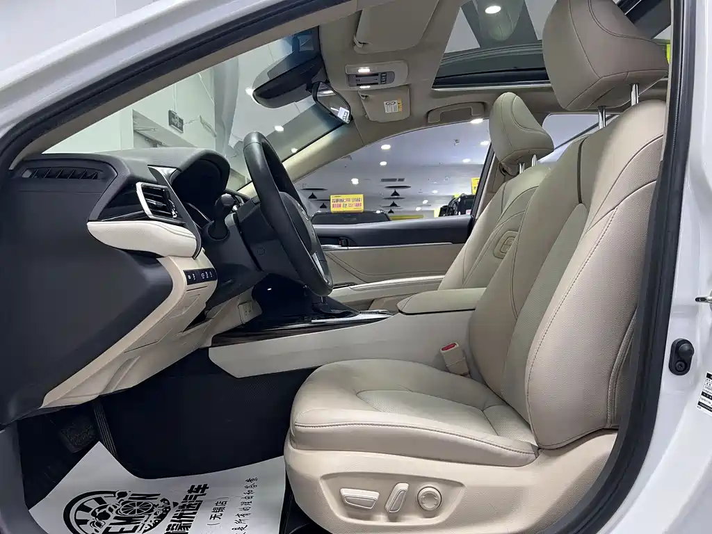 Toyota Camry — миниатюра 13