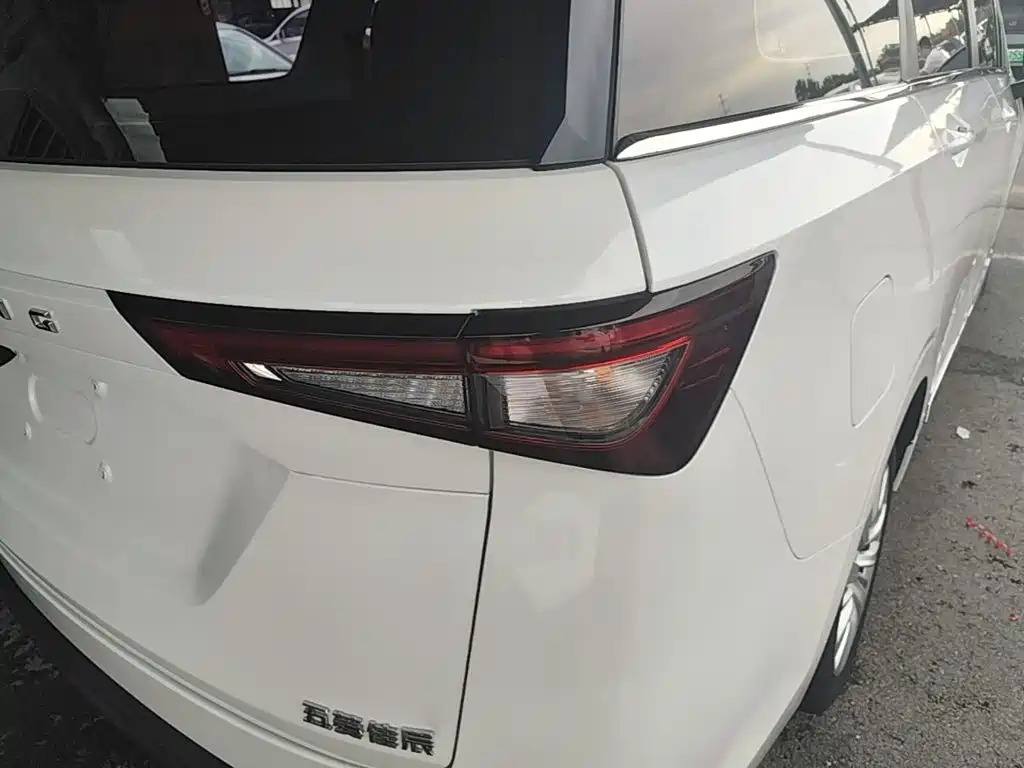 Wuling Jiachen — миниатюра 8