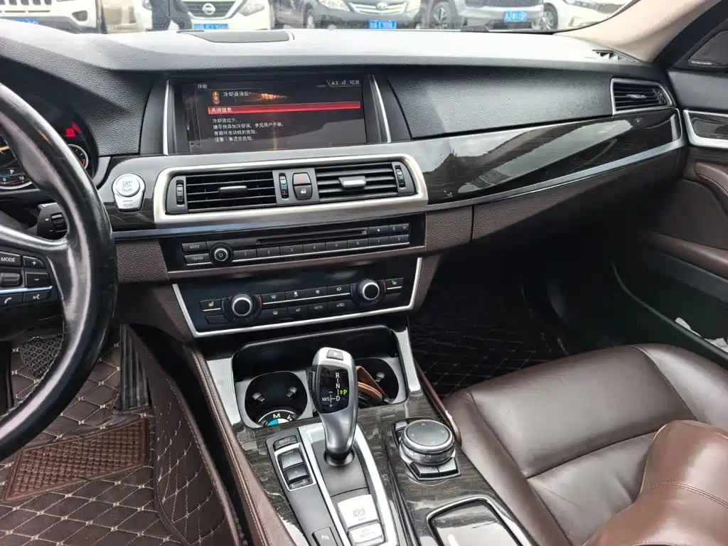 BMW 5 Series — миниатюра 13