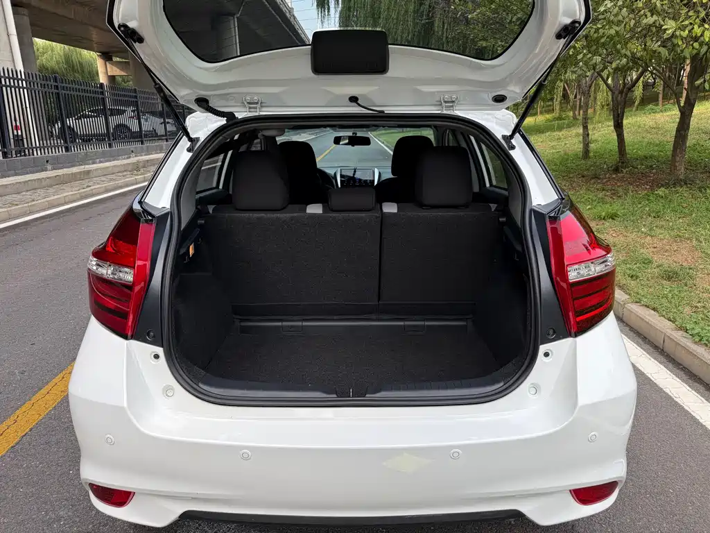 Toyota Yaris L — миниатюра 19