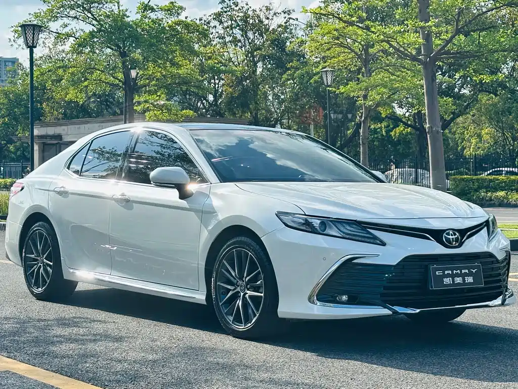 Toyota Camry — миниатюра 3