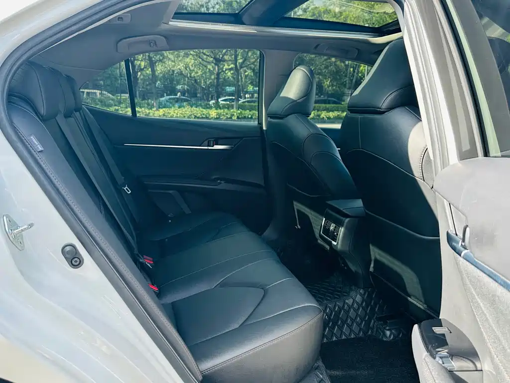 Toyota Camry — миниатюра 14
