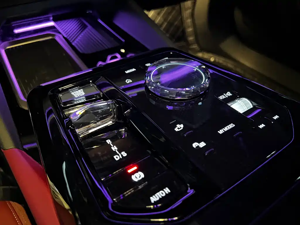 BMW 5 Series — миниатюра 13