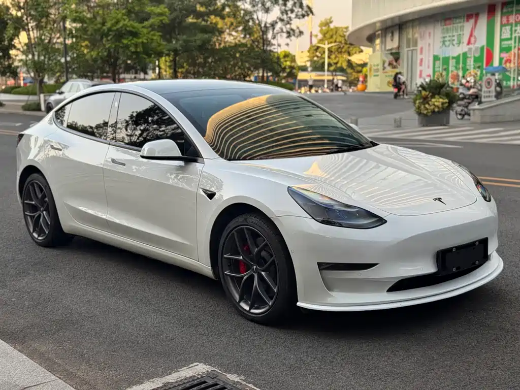 Tesla Model 3 — миниатюра 3