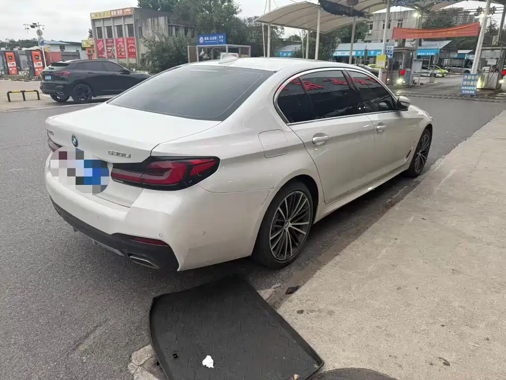 BMW 5 Series — миниатюра 8